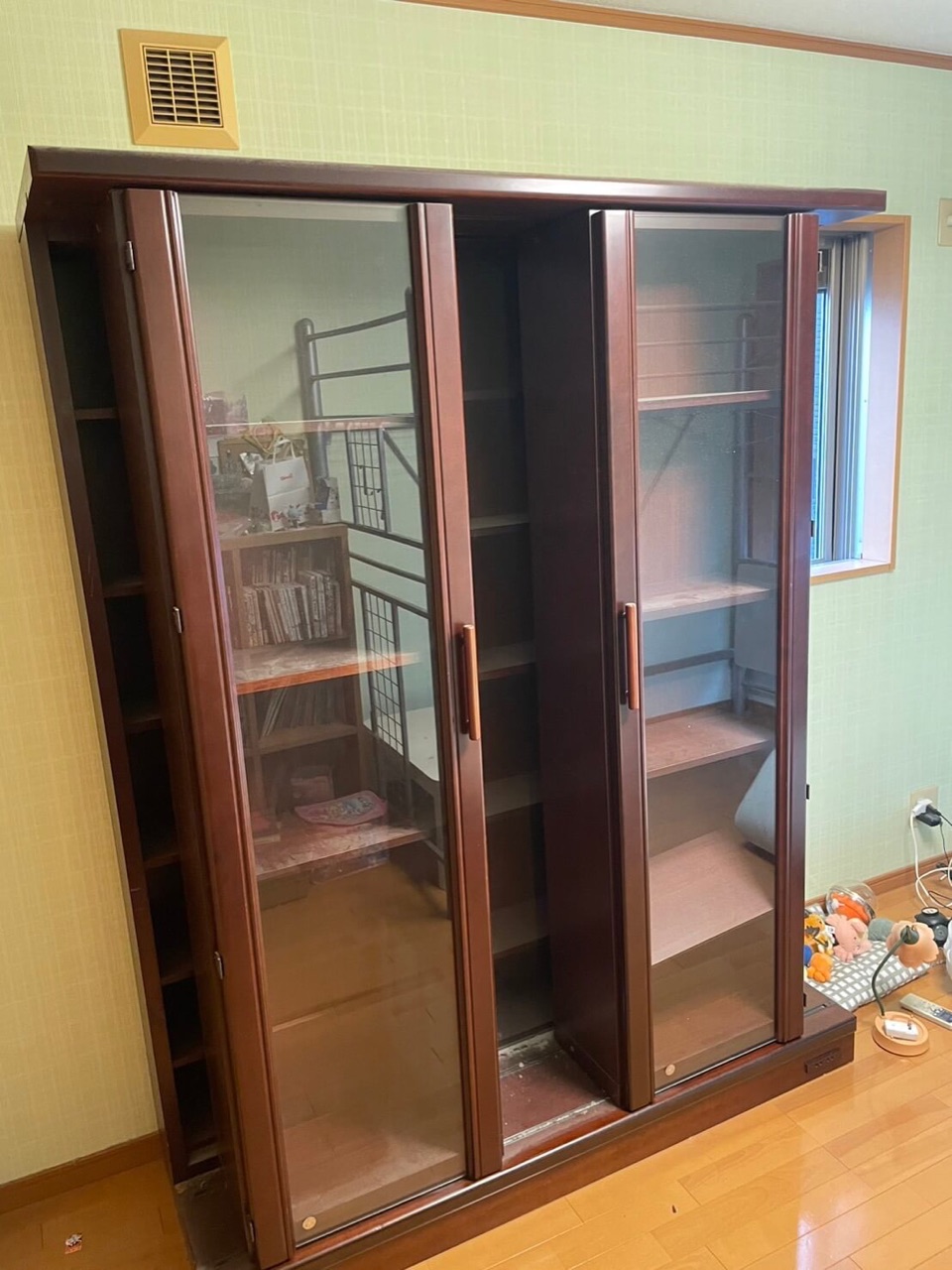 東大阪市で不用品回収！大きな家具を片付けてスッキリ快適に 作業前